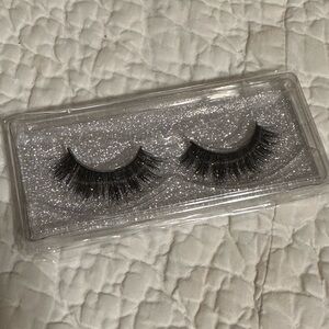 Dramatic Black False Eyelashes